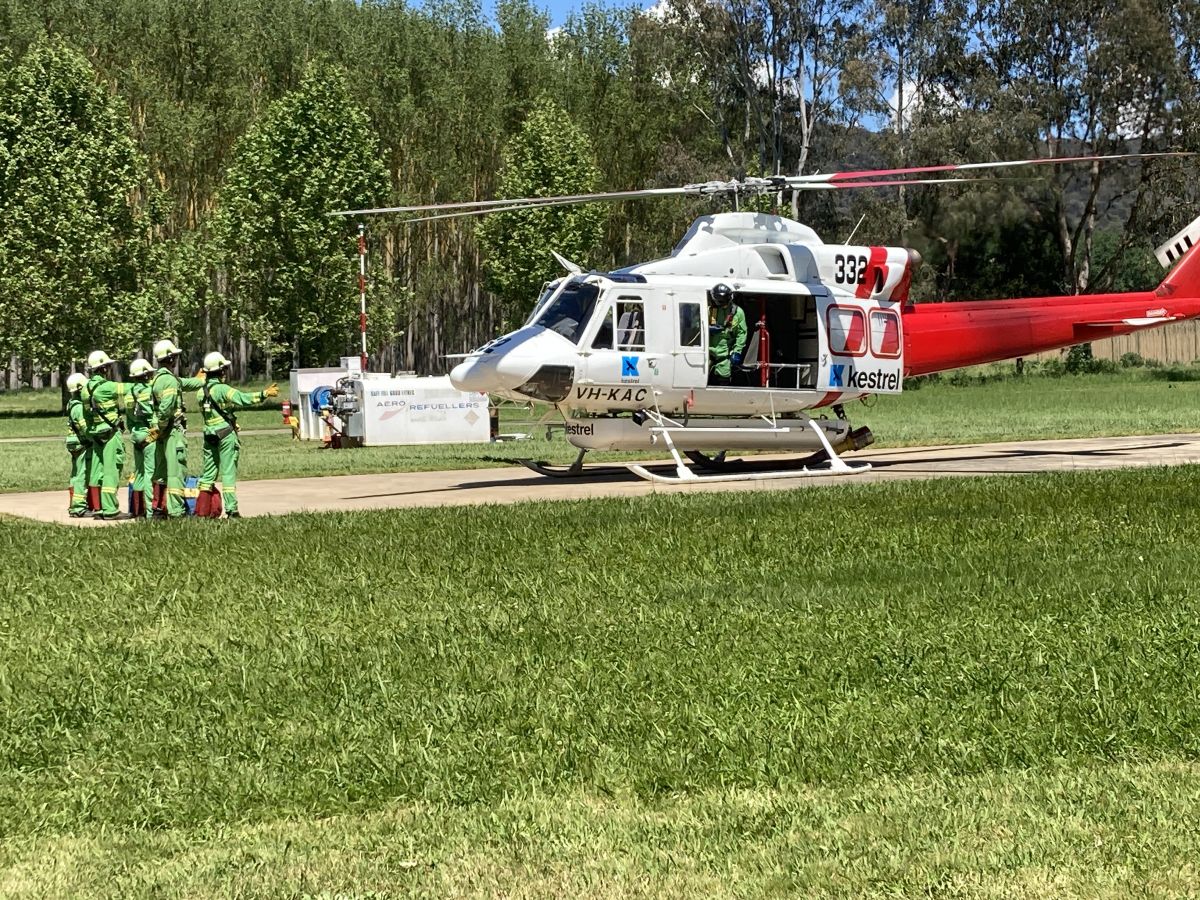 The Ovens rappel crew with the HT332 helicopter