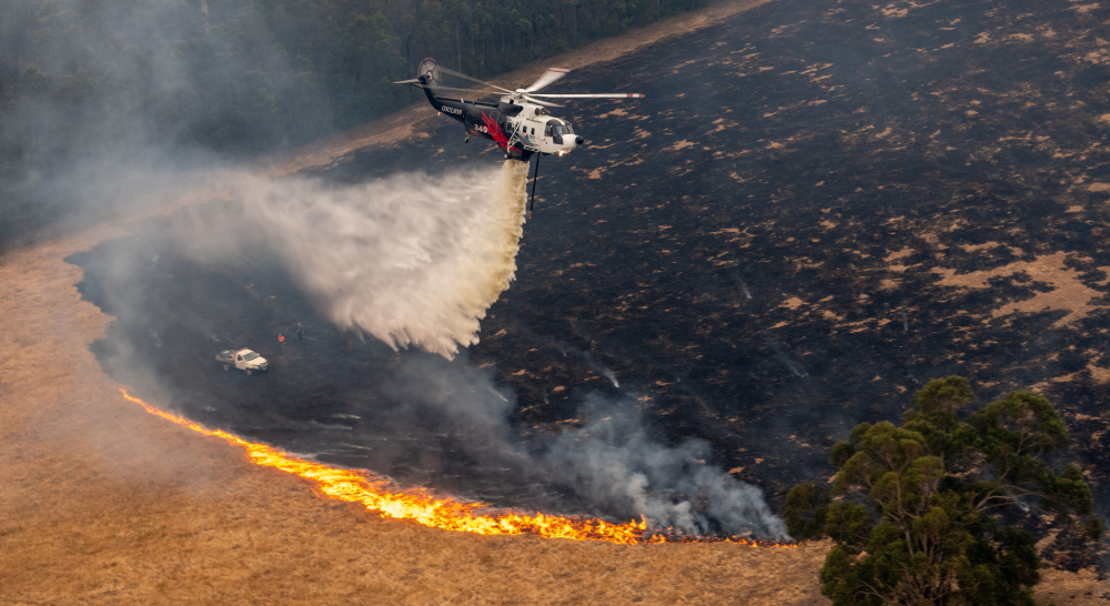 helicopter water bombing fire area