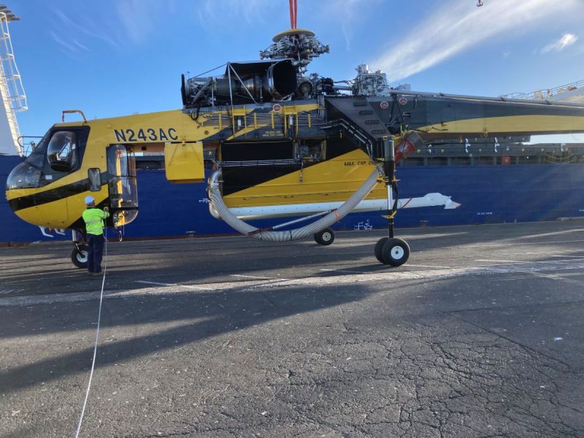 Aircrane 'Marty' on the dock