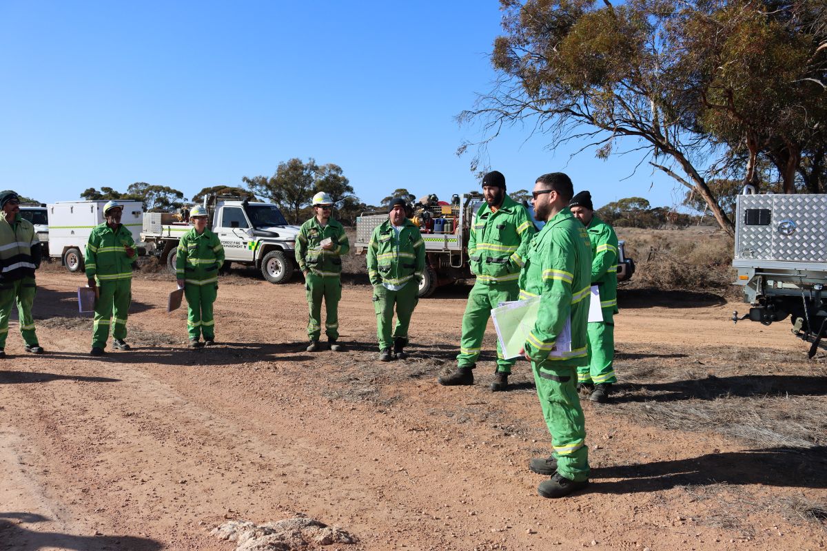 Members of the FPMM attending the debrief before the planned burn